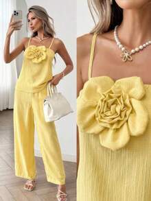 Conjunto de 2 piezas de camiseta sin mangas y pantalones en color amarillo crema para mujer, con decoración floral 3D, adecuado para vacacione - Amarillo claro - Ver 1
