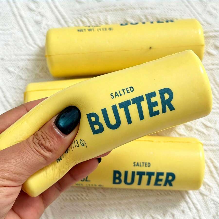1 pieza Juguete antiestrés de barra de mantequilla cilíndrica realista con rebote lento, barra de mantequilla squishy de tacto suave y húmedo, juguete antiestrés de rebote bajo, juguete suave y pegajoso para aliviar el estrés, adecuado como regalo de vacaciones, regalo de cumpleaños, preparación para la temporada de regreso a la escuela, regalo de graduación, recuerdo de fiesta