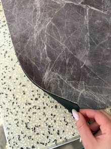Alfombrilla de Drenaje Premium - Fácil de Limpiar, Antideslizante, Secado Rápido, Aislante Térmico, Resistente al Aceite, Resistente a las Manchas, Absorbente de Agua - Perfecta para Mesas de Comedor, Encimeras de Cocina, Máquinas de Café y Barras de Bar. - Textura de mármol gris - Ver 5
