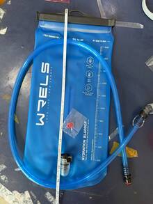 1個 WRELS 1L/1.5L/2L/3L 大容量可折疊水袋，手提或背包攜帶，適用於騎行、徒步、跑步與旅行 - 彩色 - 查看 10