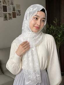 1PC Women's Fashion White Lace Beaded Long Scarf, Multi-Functional Elegant Bag Accessory Versatile Long Scarf, Summer Lightweight Breathable Headscarf, Fashionable Versatile Suitable For Daily Outings, Parties, Travel Photography And Other Occasions, Suitable For All Seasons - White - View 2