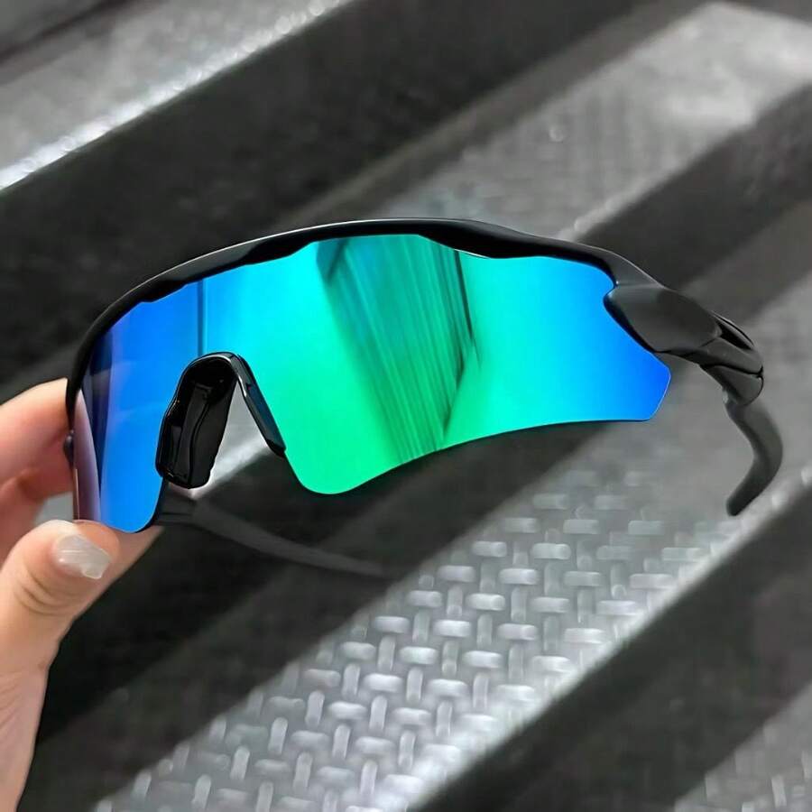 Unisex Sunglasses, Suitable For Use During Sports, With Polarized Lenses. - Black/Green - View 1