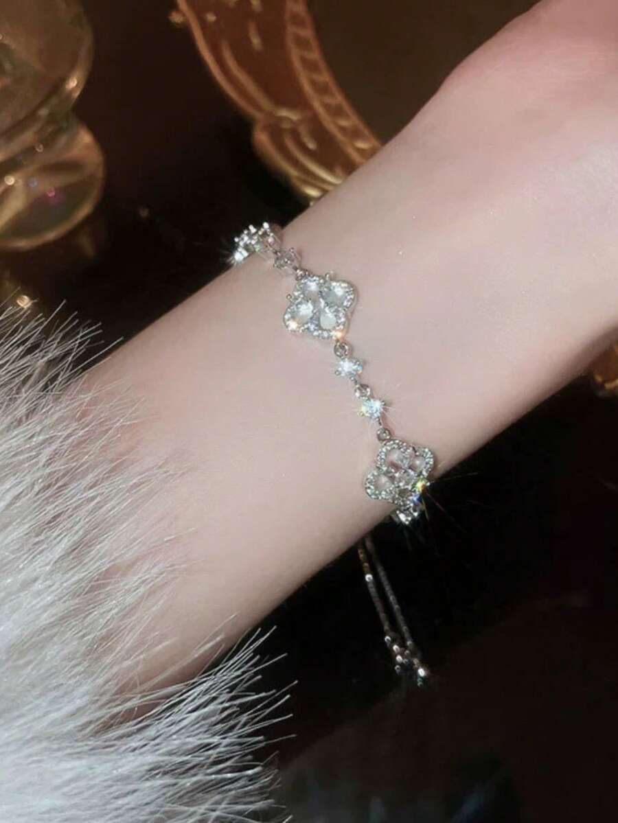 1pc Luxury Hollow Flower Rhinestone Adjustable Pull-Style Bracelet, Suitable For Women's Daily, Festival And Party Wear