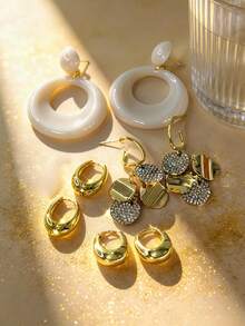 Set Anting Gantung & Anting Lingkaran 4 Pasang, Terbuat dari Resin, Lingkaran Besar + Cakram Emas + Mirip Berlian + Lingkaran Polos dari Logam, Cocok untuk Hadiah dan Paduan. - Yellow Gold - View 2