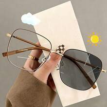 1 Pair Latest Copper Metal Large Square Frameless Glasses. This Glasses Frame Adopts Minimalist Design, Which Can Modify The Facial Contour And Is Very Suitable For Parties And Outings. This Korean-Style Glasses Enhances The Facial Outline With Its Compact And Exquisite Structure. - Transparent - View 5