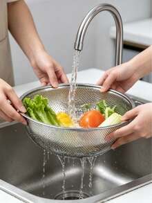 1 buah Saringan Dapur Stainless Steel, Tebal dan Anti Karat untuk Mencuci Sayuran & Buah. Desain Lubang Drainase Hemat Ruang, Cocok untuk Mencuci Beras dan Mengeringkan Buah; Hadiah Praktis yang Sangat Baik untuk Pecinta Masakan Rumahan. - Perak - View 2