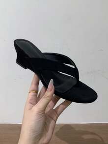 夏季新款女款通勤夾趾坡跟高跟涼鞋 8cm 百搭戶外穿搭夾腳拖 - 黑色 - 查看 9