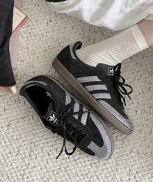 Adidas Samba OG Silver Metallic Cracked Leather Women's JR0035 | Retro Heritage Style, Timeless Silhouette - 黑色 - 查看 2