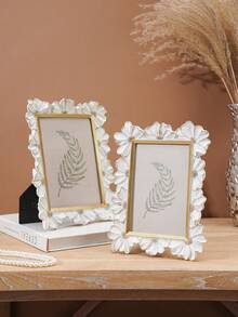 1PC Resin White With Gold Trim 3D Daisy Flower Pattern Decorative Photo Frame, Square Photo Display Frame, Warm Home Desktop Photo Display Frame, Horizontal And Vertical Dual-Use Resin Photo Frame, Suitable For Home Photo Decoration And Photography Decoration Props - A - View 4