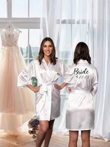 1 buah Jubah Pengantin Satin Wanita yang Disesuaikan, Desain Lengan Pendek, Teks yang Dapat Disesuaikan, Cocok untuk Pengantin dan Pengiring Pengantin, Jubah Satin yang Dipersonalisasi, Jubah Pengantin yang Disesuaikan, Jubah Persiapan Pengiring Pengantin, Jubah Pesta Pernikahan, Jubah Berenda, Jubah Nama yang Disesuaikan, Hadiah Jubah Pengantin, Hadiah Pesta Pengantin, Pakaian Santai Sutra, Sederhana, Menyenangkan, Disesuaikan, Unik, Pakaian Santai Sutra Jubah Pengiring Pengantin yang Serasi, Hadiah Pengantin Spesial, Sahabat, Pacar, Mode Musim Gugur - MultiWarna - View 3