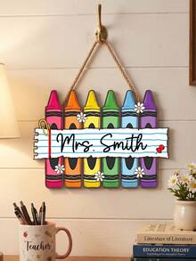 Letrero de puerta de madera con texto personalizado de crayón, placa colgante con nombre de maestro personalizado, diseño de margarita de crayón colorido para decoración de pared de aula, regalo personalizado y reflexivo para maestros de jardín de infancia y escuela primaria - Multicolor - Ver 4