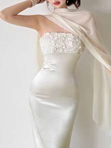 Elegante vestido largo blanco sin mangas de Top Dazzle, con escote Bardot y detalles de apliques, ideal para invitadas a bodas y eventos formales. - Blanco - Ver 5