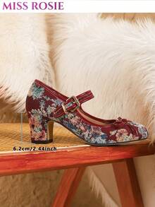 [MISS ROSIE] Elegante Damen-Mode High-Heel Mary Jane Schuhe, T-Riemen, runde Zehenpartie, niedriger, Blockabsatz, bequem und weich, ermüdungsfrei, in Rot, Pink und Schwarz, neuer Stil für Frühling und Sommer, Brautschuhe, Sommer-Bestseller, Urlaub, Business-Etikette, Schulanfang, Sport-Mary-Janes, Insel-Hochzeitsschuhe, Pendler-Schuhe, Y2K-Millennium-Stil, Influencer-Stil, höhenverstärkend für zierliche Frauen, französischer Vintage-Stil, Premium-Samt - Rot - Übersicht 9