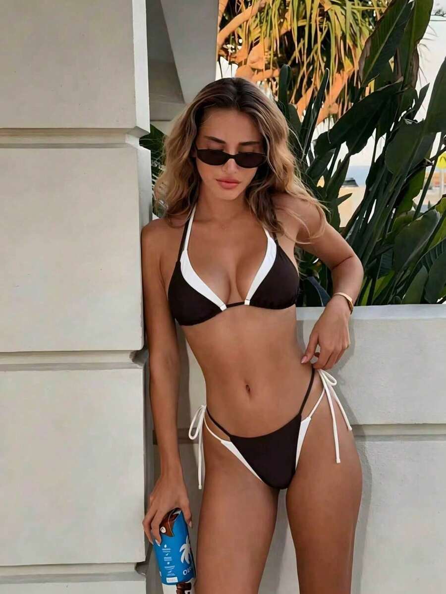 Bikini de dos piezas con escote halter y copa triangular, edición de junio de la serie Sunshine Girl 2026 para mujer, color beige y contraste. Traje de baño de vacaciones. - Blanco - Ver 1
