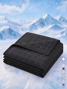 1pc Cooling Comforter, Black Honeycomb Grid Pattern Bedding, Air Conditioning Quilt, Room Decor, Breathable & Lightweight, Ultra Soft & Comfortable, Suitable For Twin/Full/Queen/King Bed, Applicable For Home And Dorm, Pillow And Pillowcase Not Included, Machine Washable - Black - View 5