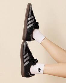 Adidas Samba OG Silver Metallic Cracked Leather Women's JR0035 | Retro Heritage Style, Timeless Silhouette - 黑色 - 查看 3
