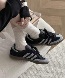 Adidas Samba OG Silver Metallic Cracked Leather Women's JR0035 | Retro Heritage Style, Timeless Silhouette - 黑色 - 查看 1