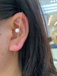 1pc Stainless Steel Women's Ear Hook Piercing Earring, One-Piece Piercing Needle Ear Clip Style, Round Faux Pearl Minimalist , Cool Minimalist Korean Ins Style, Gold Color, Suitable For Women's Daily Commute, Dating, Store Visiting, Vacation, Travel, Photo Shooting, Suitable As Gentle Niche Atmosphere Accessory Gift For Best Friend, Girlfriend On Birthday, Valentine's Day, Christmas - Earrings - View 1