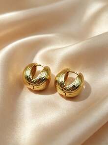 1 Pair Color-Preserving Electroplated Brushed Texture Curved Women's Hoop Earrings, French Vintage Luxury Semi-Circular Open Ear Cuffs, Copper Earrings Suitable For Women's Commute And Daily Versatile Wear - Gold - View 4