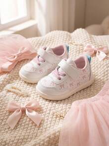 Zapatillas blancas para niñas pequeñas/bebés, patrón de lunares con lazo lindo, cierre de gancho y bucle, zapatos de bebé cómodos y casuales adecuados para uso diario, todas las estaciones - Blanco - Ver 1