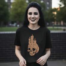 Camiseta Gótica con Calavera, Camiseta con Gráfico de Calavera y Vela, Camiseta de Arte de Tatuaje, Camiseta Negra, Estilo Oscuro, Regalo para Fanáticos Macabros, Amantes del Horror, Estétic - Negro - Ver 1