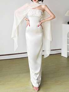 Elegante vestido largo blanco sin mangas de Top Dazzle, con escote Bardot y detalles de apliques, ideal para invitadas a bodas y eventos formales. - Blanco - Ver 3