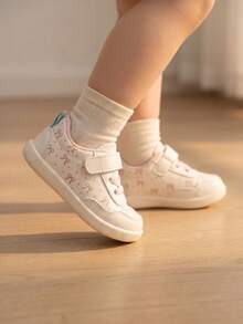 Zapatillas blancas para niñas pequeñas/bebés, patrón de lunares con lazo lindo, cierre de gancho y bucle, zapatos de bebé cómodos y casuales adecuados para uso diario, todas las estaciones - Blanco - Ver 3