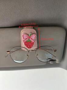 Strawberry Embroidered Car Glasses Clip, Car Sun Visor Fashion Glasses Holder, Multi-Function Ticket Clip, Car Interior Decoration, Pink Leather Strawberry Car Glasses Clip, Universal Sun Visor Fashion Glasses Holder, Girly Car Interior Accessory - Strawberry - View 3