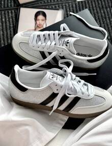 Adidas Samba OG Silver Metallic Cracked Leather Women's JR0035 | Retro Heritage Style, Timeless Silhouette - 米色 - 查看 2