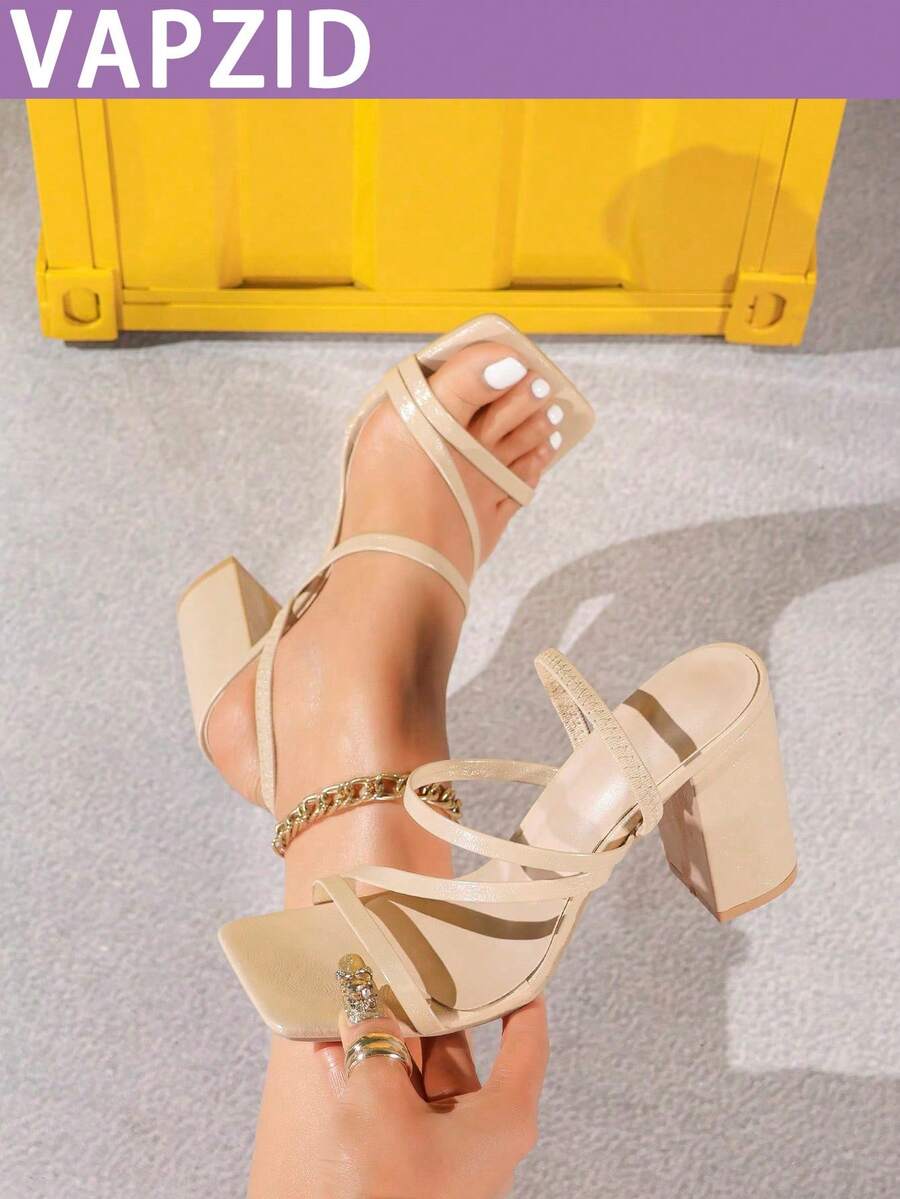 Sepatu Hak Tinggi Wanita Warna Kuning dengan Ujung Persegi dan Hak Tebal, Ukuran Lebih Kecil dari Biasanya, Dapat Digunakan untuk 2 Hal, Nyaman dan Serbaguna, Sepatu Wanita Warna Polos yang Memperindah dan Membuat Kaki Terlihat Lebih Panjang