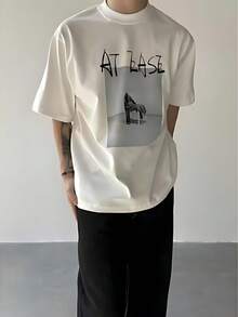 Camiseta de manga corta estampada de corte holgado para hombre, diseño exquisito, un básico de verano, versátil y fácil de llevar, que permite lucir el estilo personal sin esfuerzo. - Blanco - Ver 1