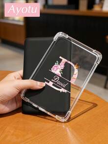 Ayotu 客製化透明電子閱讀器保護殼，適用於全新 Kindle Paperwhite 第 12 代（2024 年款，7 吋，26 個字母可選）超薄防刮矽膠背蓋，相容 6 吋全新 Kindle（第 11 代 2024/2022 發行版），相容 Clara Colour、Clara BW 6 吋、Libra Colour 7 吋 - 彩色 - 查看 4