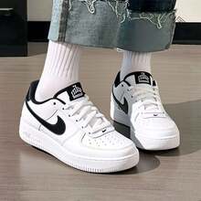 Nike 新款 AIR FORCE 1 大童耐磨緩震運動休閒滑板鞋 - 白色/黑色 - 查看 3