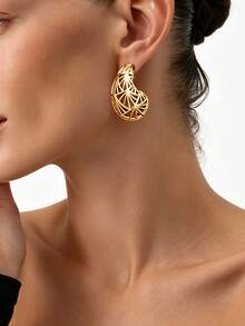 1 Pair Women's European & American Luxury Style Multi-Layer Hollow Metal Water Drop Earrings, Distressed Gold Striped Design Exaggerated Earrings, Commute Evening Party Daily Versatile High-End Stud Earrings, 1 Set European & American Minimalist Style Shiny Gold-Plated Alloy Mesh Hollow Double-Petal Heart Earrings And Snake Chain Necklace, Women's Commute Banquet Vacation Exaggerated Luxury Metal Jewelry Set - Yellow Gold - View 2