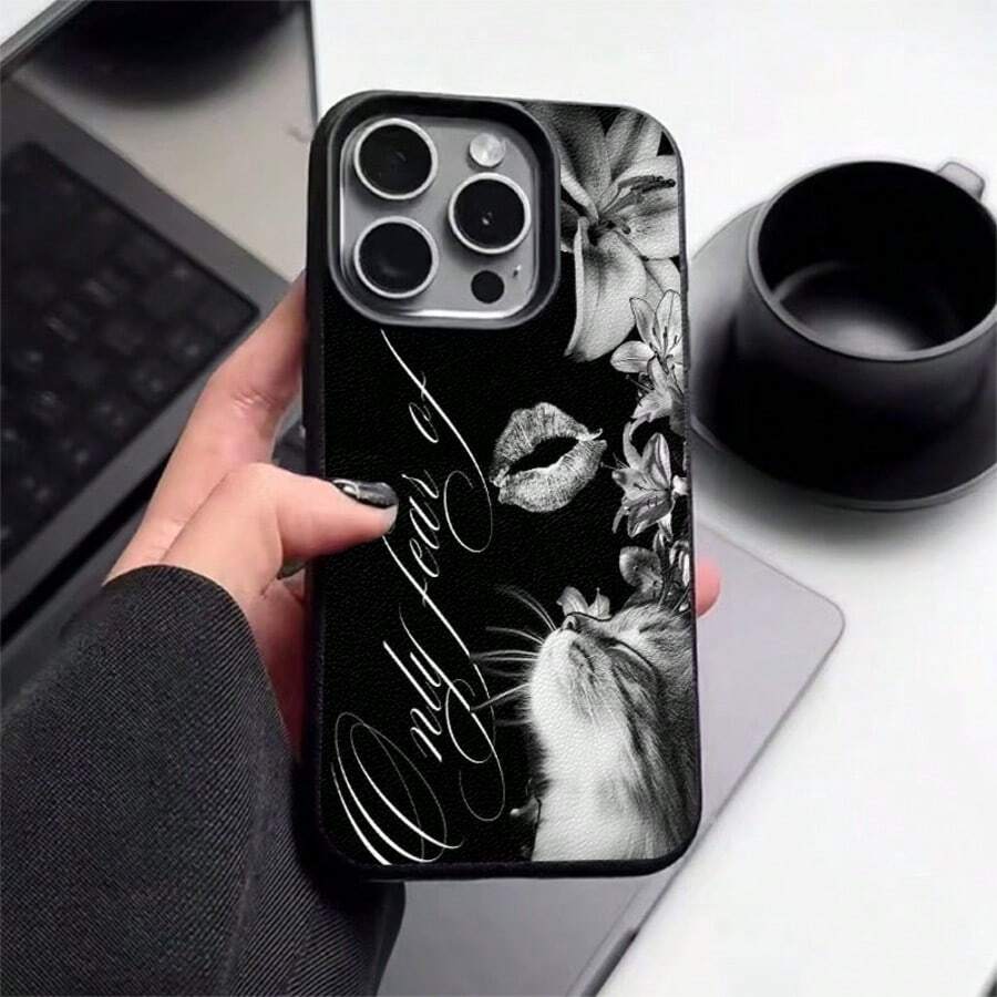 1 buah Casing Ponsel Bahan TPU Motif Kucing & Bunga Lili dengan Kutipan Cinta, Kompatibel dengan iPhone 17 Pro Max/17/16 Pro Max/15/13/12/11/ S20 FE/A15/S24/A55/ Note 11/Note 12/Note 13 Pro, Pelindung Lembut Anti Jatuh Cakupan Penuh - Hitam - View 1