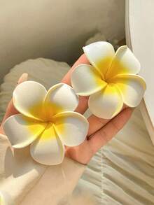 2 piezas de pinzas para el cabello con forma de flor de plumeria blanca y amarilla para mujeres, accesorios para el cabello de estilo bohemio tropical para vacaciones de verano en la playa, pinzas para el cabello con flores hawaianas - Multicolor - Ver 1