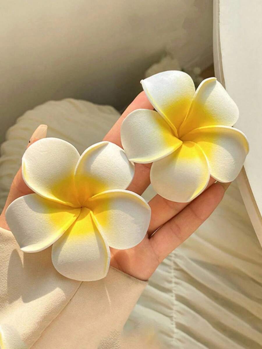2 piezas de pinzas para el cabello con forma de flor de plumeria blanca y amarilla para mujeres, accesorios para el cabello de estilo bohemio tropical para vacaciones de verano en la playa, pinzas para el cabello con flores hawaianas - Multicolor - Ver 1