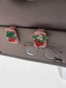 Strawberry Embroidered Car Glasses Clip, Car Sun Visor Fashion Glasses Holder, Multi-Function Ticket Clip, Car Interior Decoration, Pink Leather Strawberry Car Glasses Clip, Universal Sun Visor Fashion Glasses Holder, Girly Car Interior Accessory - Strawberry - View 4