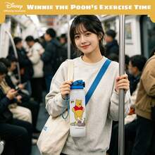 [官方授權]Disney 維尼熊 32oz 能量杯，附時間刻度，霧面質感，高畫質印花，附攜帶背帶 - 彩色 - 查看 3