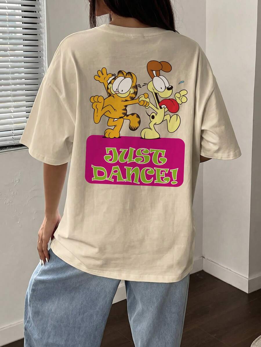 SHEIN | Garfield 女款米色雙面印花T恤,正面跳舞貓狗小Logo,背面JUST DANCE彩色標語印花,寬鬆短袖休閒夏季上衣 - 杏色 - 查看 1