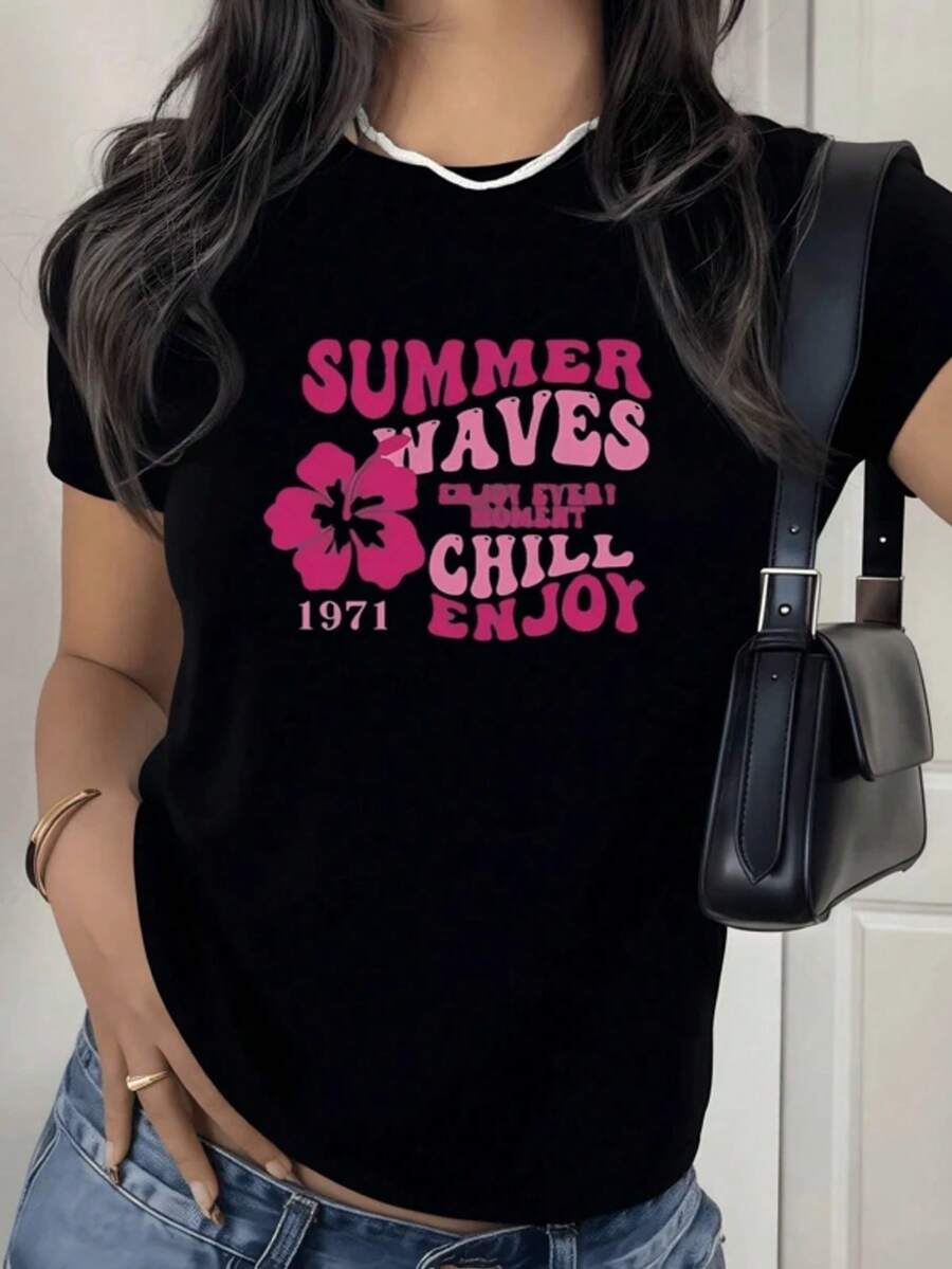 Elegante Camiseta para Dama con Estampado de Lazo Floral Estilo Casual y Cómodo,perfecta para un look moderno y femenino con diseño floral único.