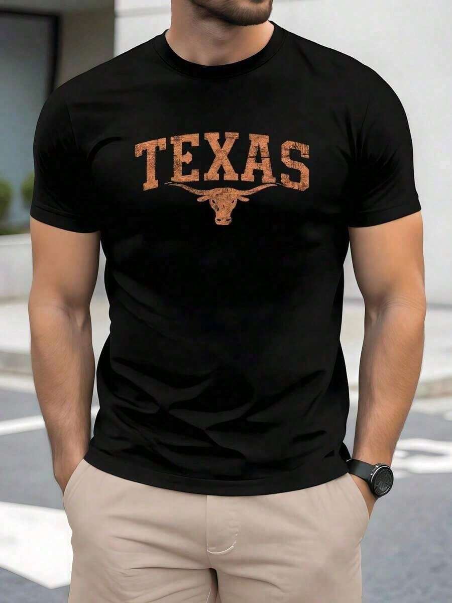 Image Representing The Strength And Cowboy Spirit Of Texas With A Longhorn Bull, Symbol Of Southern Pride. Men's Plus Size T-Shirt, 100% Cotton, Comfortable And Modern For Everyday Wear. - 黑色 - 查看 1