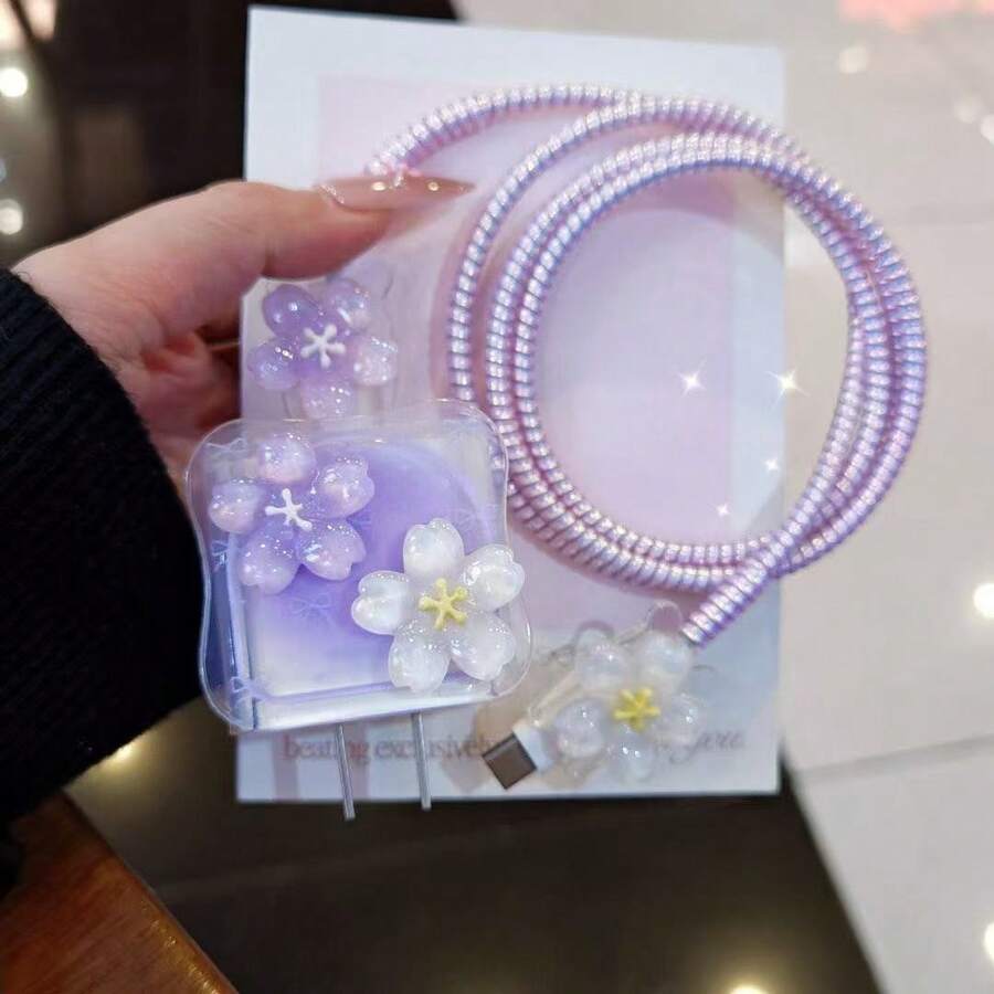 Pelindung Pengisi Daya Minimalis Motif Bunga, Pelindung Pengisi Daya Cepat untuk Apple 14 Series 11/12/13/16/15, Pelindung Pengisi Daya 20W, Hadiah Ideal untuk Teman - Purple - View 1