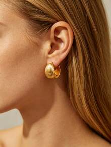 1 Pair Color-Preserving Electroplated Brushed Texture Curved Women's Hoop Earrings, French Vintage Luxury Semi-Circular Open Ear Cuffs, Copper Earrings Suitable For Women's Commute And Daily Versatile Wear - Gold - View 2