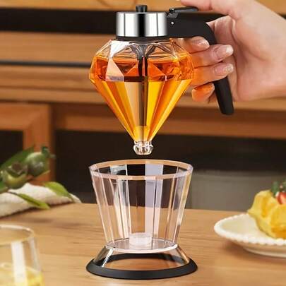 1pc Glass Honey & Syrup Dispenser With Base, Anti-Drip Design, Diamond Cut Pattern, Smooth Pouring, Suitable For Honey, Maple Syrup, Olive Oil & Vinegar; Ideal For Kitchen & Coffee Bar Use, Rust-Resistant, Durable, Material. Hot-Selling Dust-Proof Diamond Textured Glass Oil Bottle/Honey Jar, Sealed Transparent Anti-Drip Design, Suitable For Soy Sauce, Vinegar & Various Seasonings.