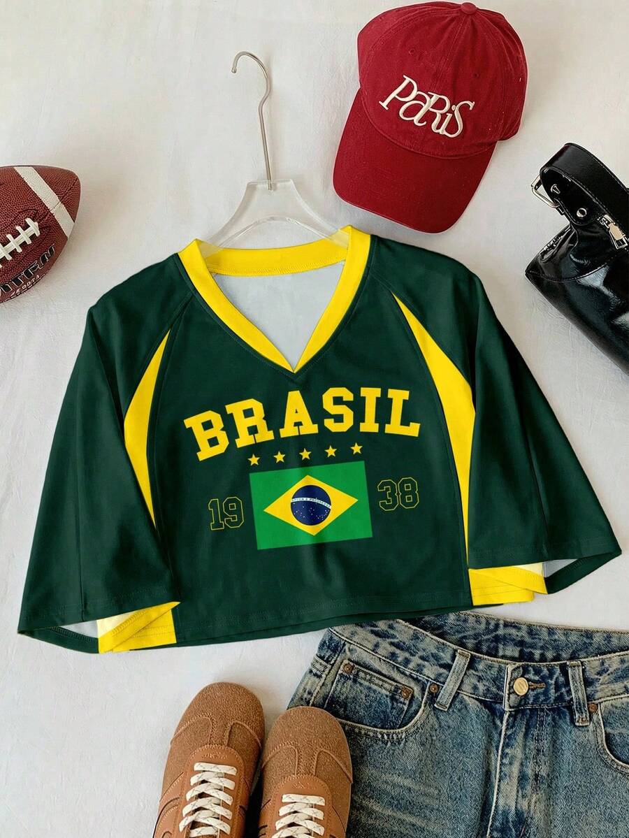 Women's Short-Sleeved V-Neck T-Shirt Featuring The Argentina National Football Team And Contrasting Lettering. This Casual Cropped T-Shirt Has Short Sleeves. - 粉色 - 查看 1
