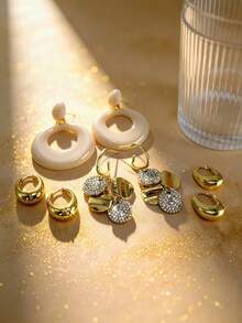 Set Anting Gantung & Anting Lingkaran 4 Pasang, Terbuat dari Resin, Lingkaran Besar + Cakram Emas + Mirip Berlian + Lingkaran Polos dari Logam, Cocok untuk Hadiah dan Paduan. - Yellow Gold - View 4