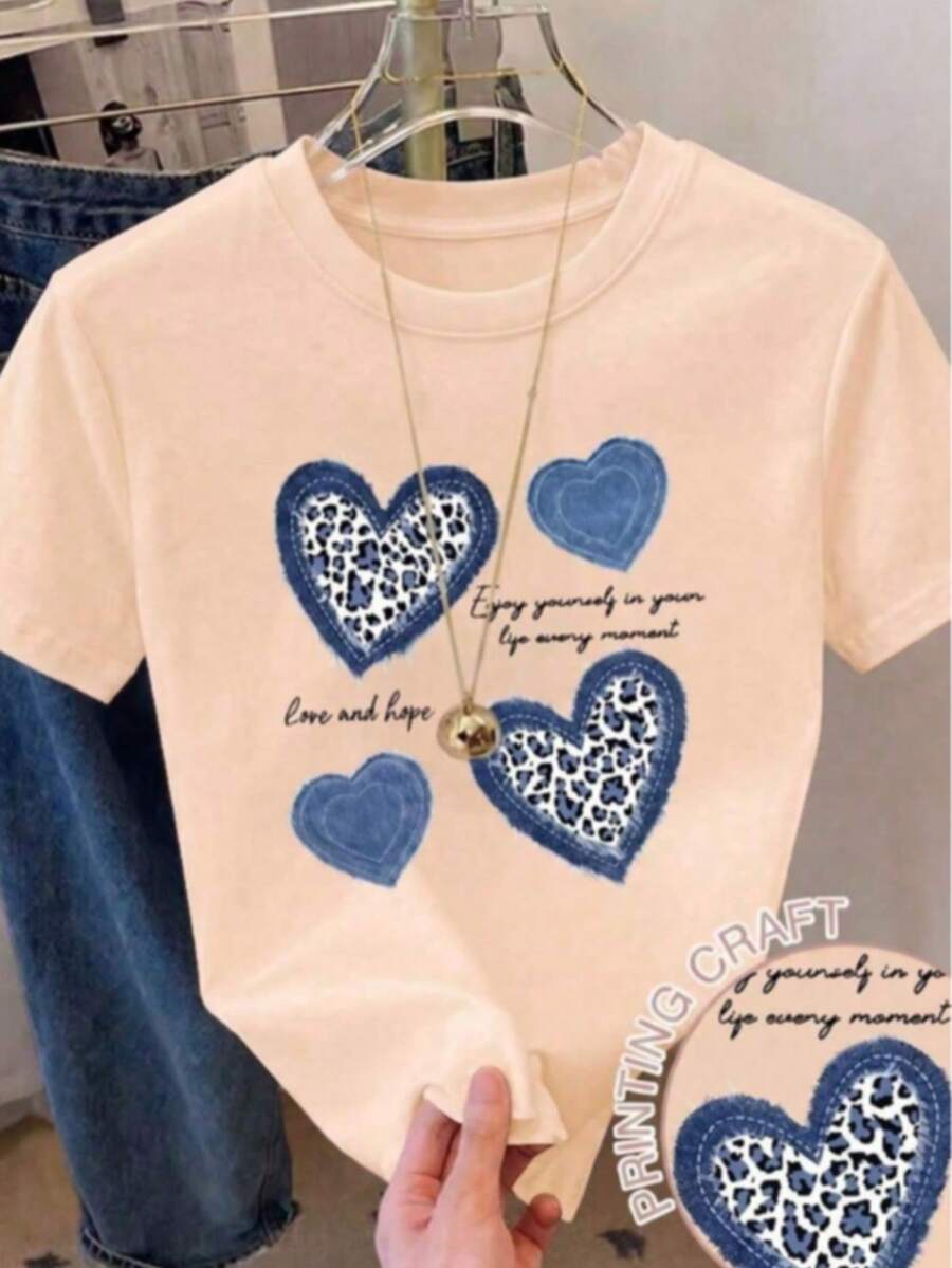 New Women's Short-Sleeved Crew Neck T-Shirt, Spring/Summer Design, Perfectly Combining Modern Lettering And A Heart Print, Breathable And Sweat-Wicking. Direct Shipping From Our Local Warehouse, Couples' Style, Ideal For Wearing Together. Pure Cotton T-Shirt With A Relaxed Fit And Casual Style - 卡其色 - 查看 1