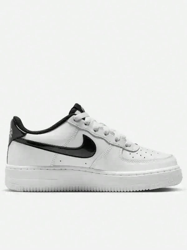 Nike 新款 AIR FORCE 1 大童耐磨緩震運動休閒滑板鞋 - 白色/黑色 - 查看 1