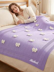 1 Stück personalisierte bestickte gestrickte Wohndecke, 3D Schmetterlings-Applikations-Dekor gewebte Bettdecke, personalisierte Namensstickerei, 4 Farben erhältlich (Rosa, Blau, Lila, Beige), faltbare Kniedecke, geeignet für Sofa, Sessel, Schlafzimmer, Balkon, Outdoor-Picknick und Kurzreisen - Verschiedenfarbig - Übersicht 5